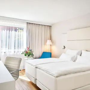 Nh Vienna Airport Conference Center מלון